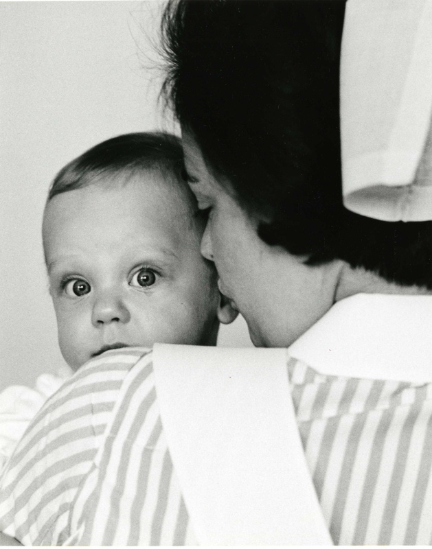 p7nursebaby.jpg.c6ca598dfefafa79c1f51ced5c11a43f.jpg