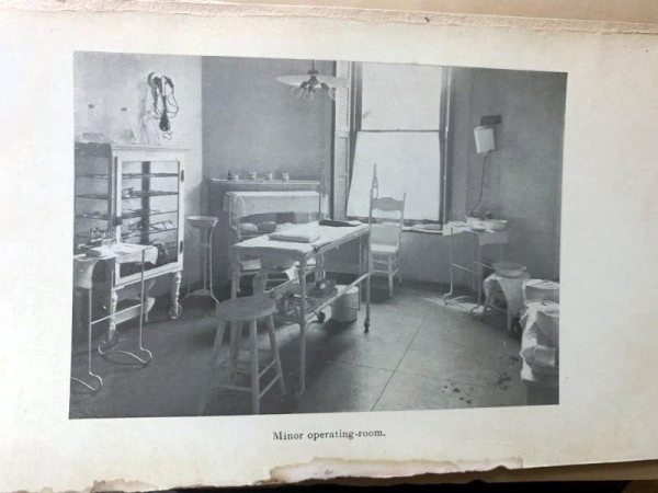 1900s Minor Operating Room