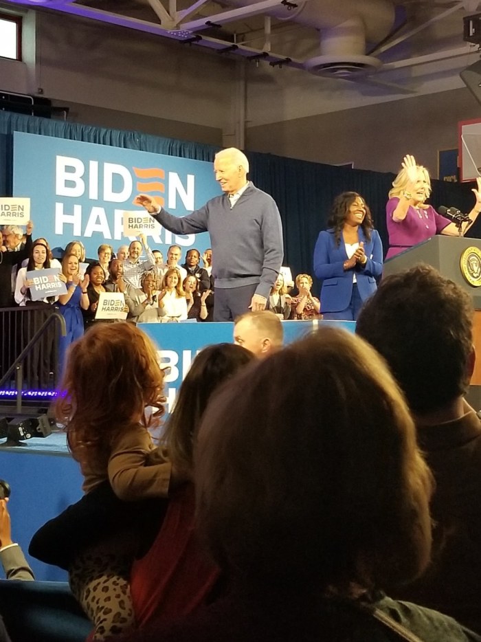 Pres.Biden wave.jpg